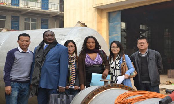 喀麥隆客戶采購100噸濃香花生油生產(chǎn)線